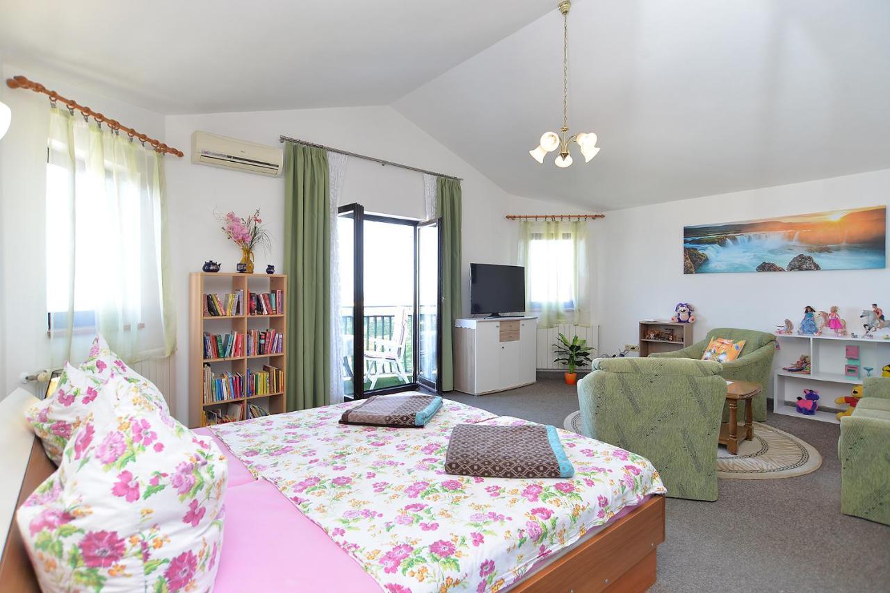 Anka 1223 Apartment Peroj