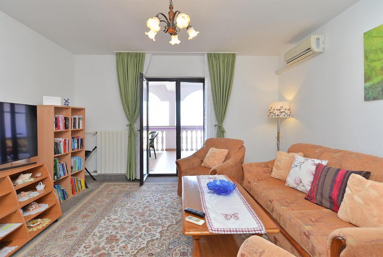 Anka 1223 Apartment Peroj