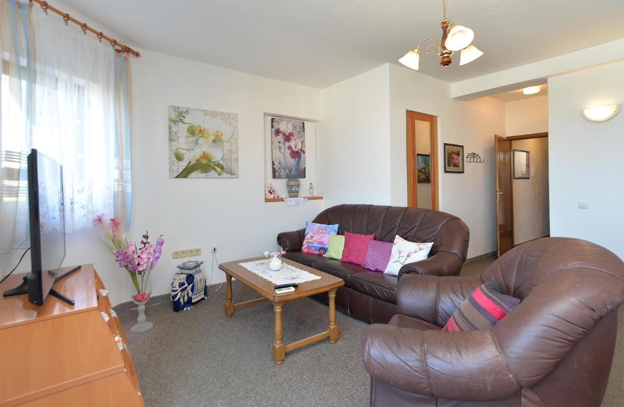 Anka 1223 Apartment Peroj