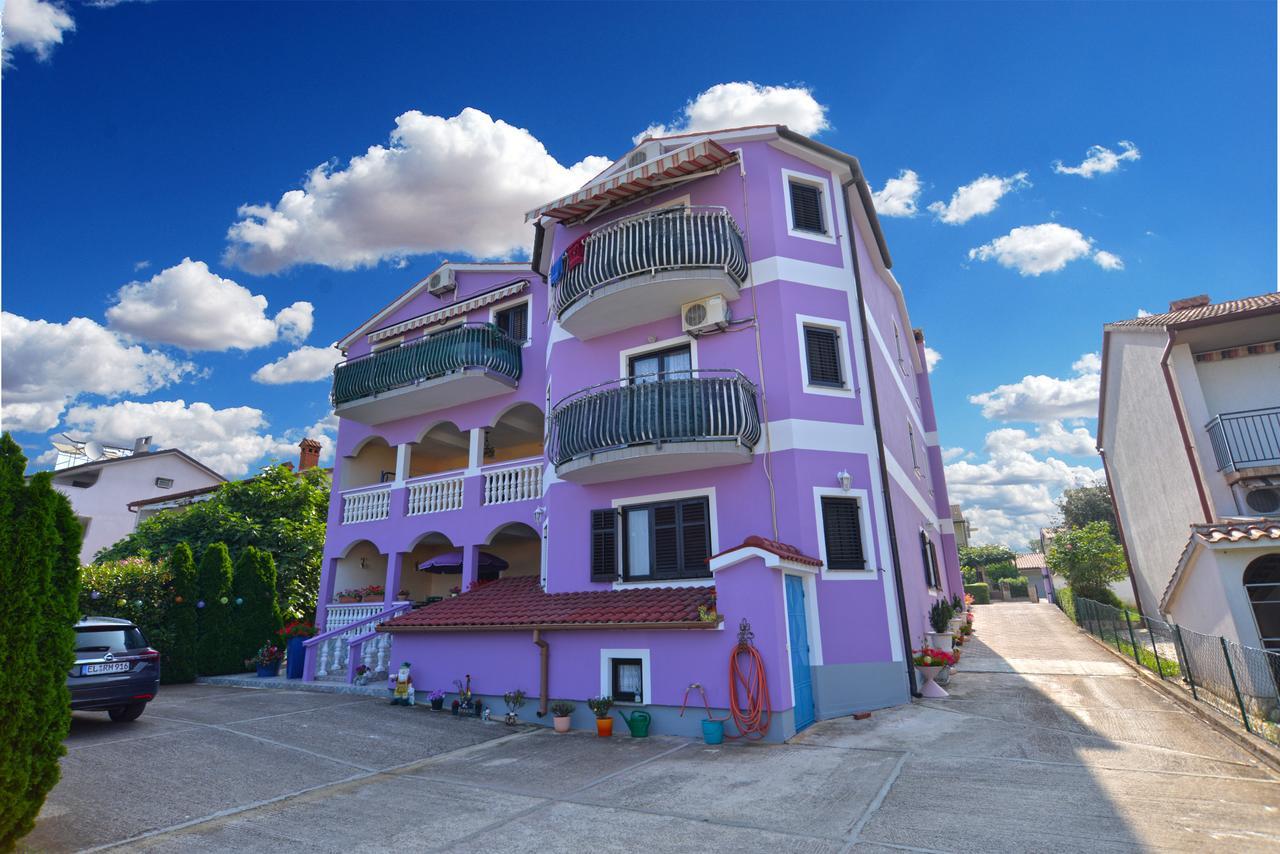 Anka 1223 Apartment Peroj