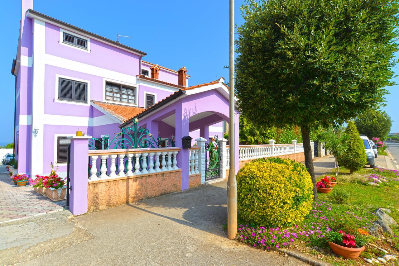 Anka 1223 Apartment Peroj